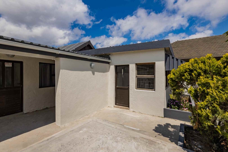 To Let 1 Bedroom Property for Rent in Oakdale Western Cape